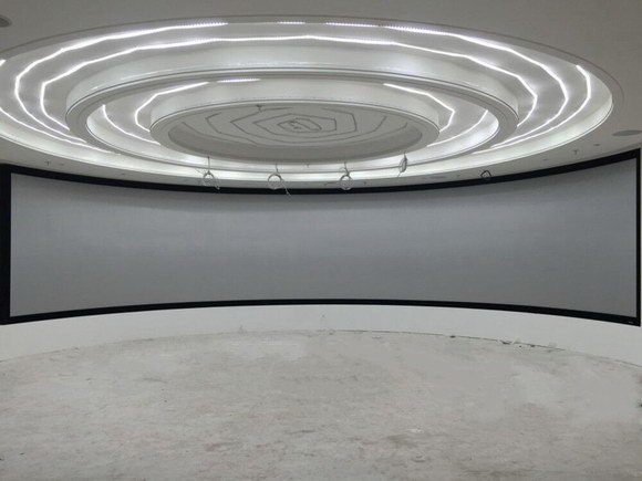 에 대한 최신 회사 뉴스 가장에 의하여 구부려진 영사막은인 무엇