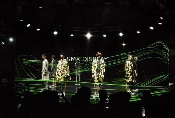 품질 보이지 않는 3D 홀로그램 망사형 화면 살아있는 홀로그램 투상 78% 투명도 공장