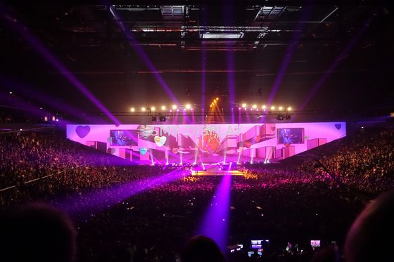 품질 3D 자필 투사계 백색 홀로그램 스크린 투과율 80% 공장